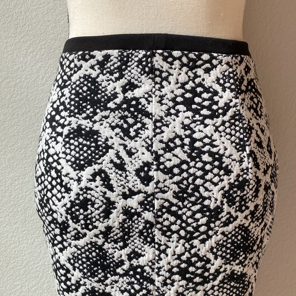 H&M Printed Pencil Skirt - Picture 3 of 5